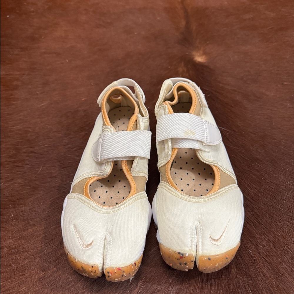 Nike Women's tabi shoes Air Rift White Hemp